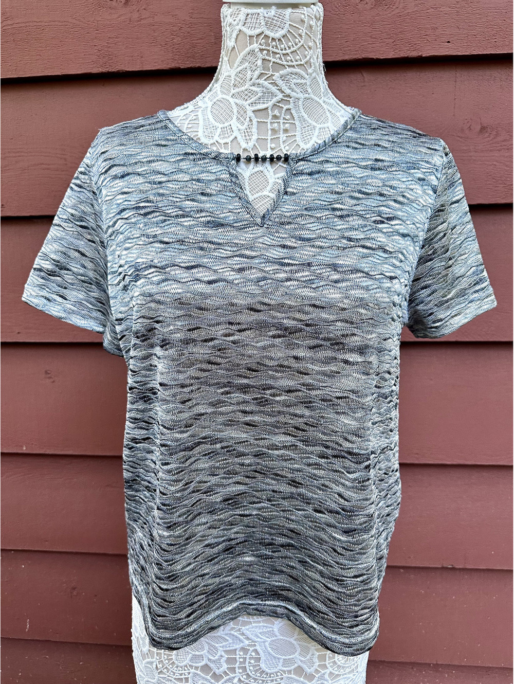 Alfred Dunner Petite Gray Black Textured Knit Keyhole Short Sleeve Top‎